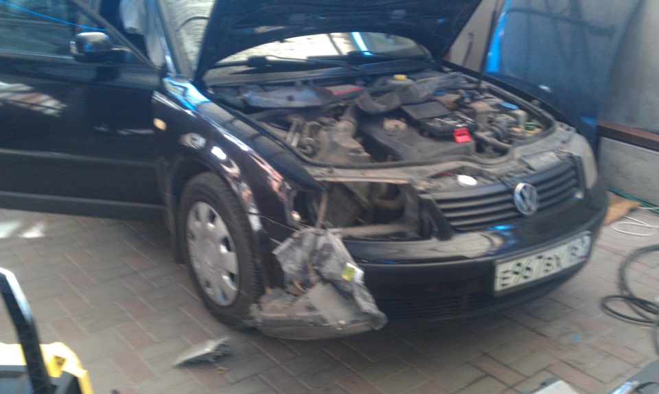 замена ламп ближнего света и дневные ходовые огни — Volkswagen Passat ...