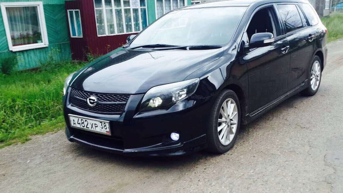 Corolla Fielder e165 2016 черный