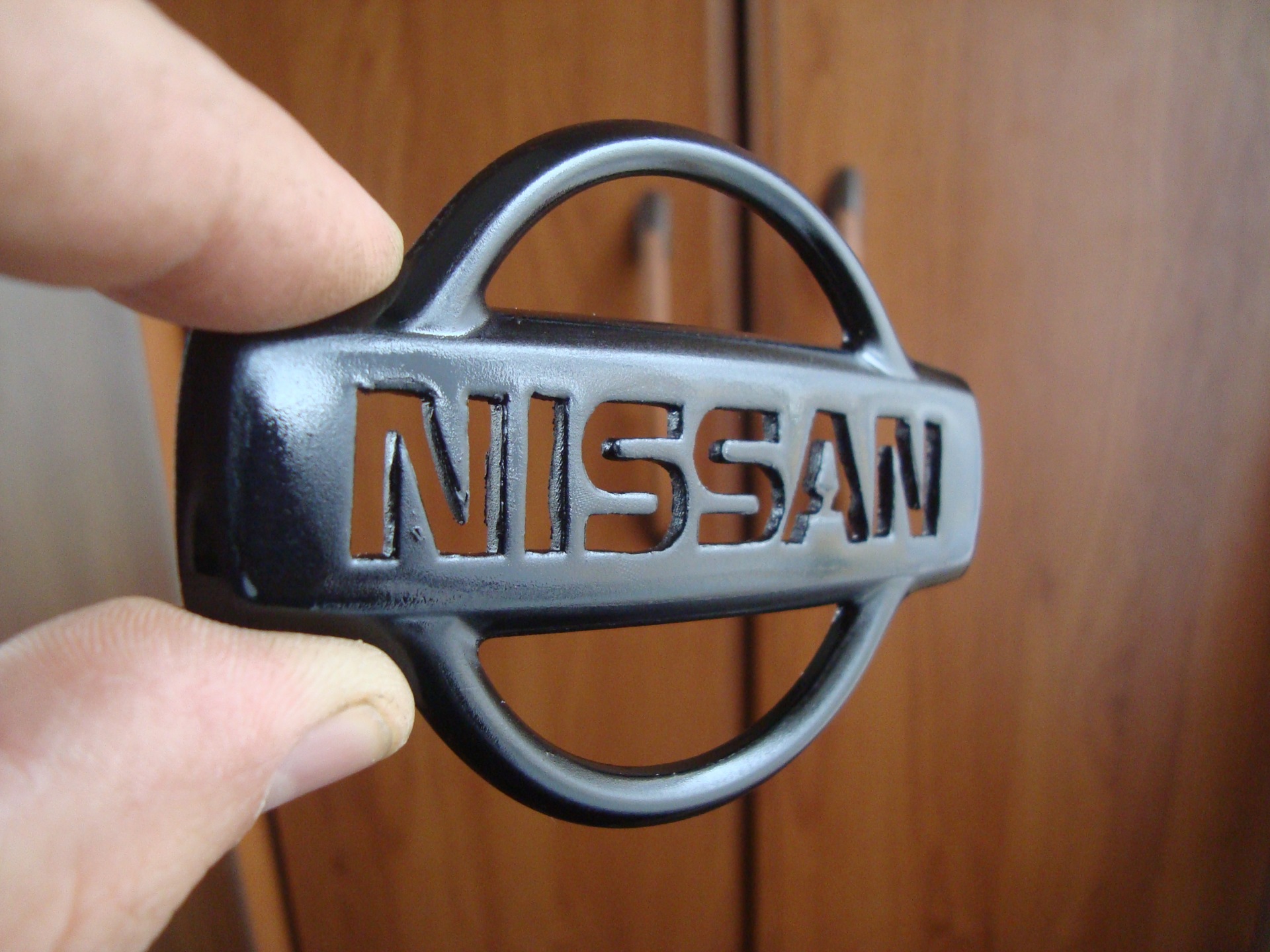 Шильдик Nissan Sunny
