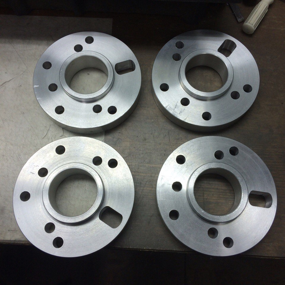 Omoda c5 проставки. Колесные проставки на бмв 15 мм 5х120 74. Проставки волга 30мм. Колесные проставки 5 120. Проставки 5 120.