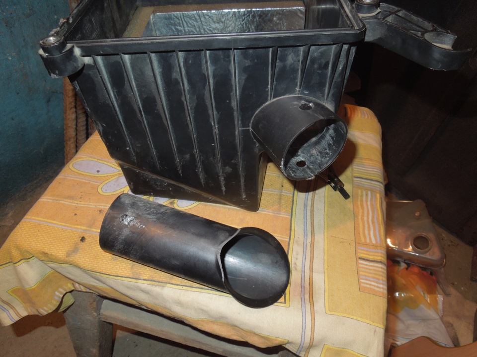 Забор воздуха компрессором. Короб воздухозаборника ГАЗ 2705. Забор воздуха Калина 1. Воздухозаборник МТЗ 82.