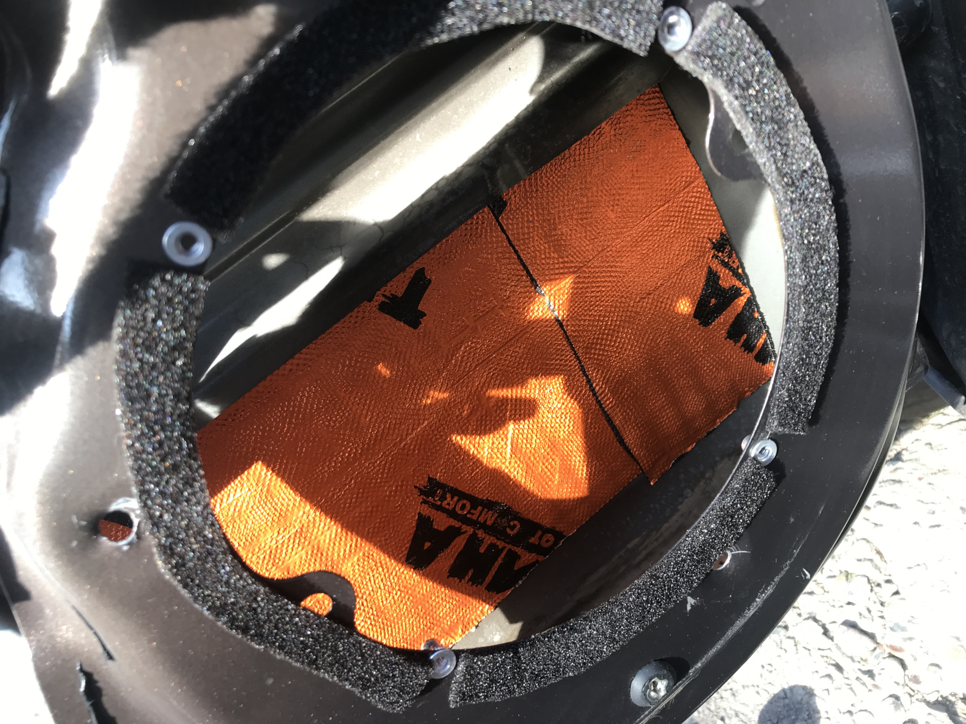 Динамики в двери lancer 9. Какие динамики установить в двери. Задние динамики лада гранта. Какие динамики установить в двери. Акустика 16см автомобильная в задние двери гранта.