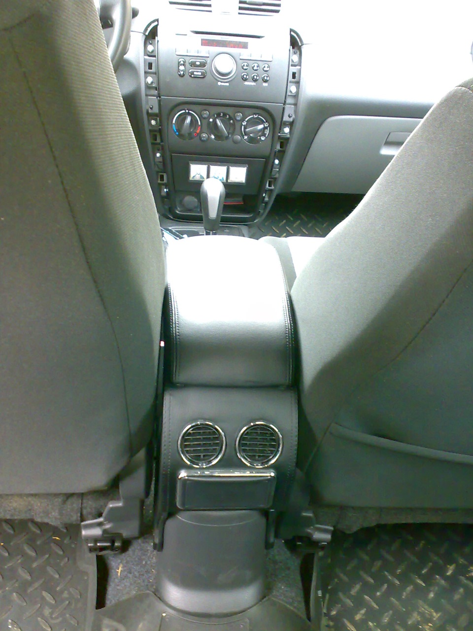 Подлокотник — Suzuki SX4 (1G), 1,6 л, 2012 года | аксессуары | DRIVE2