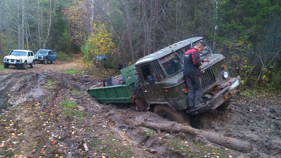 Едем 66. ГАЗ 66 по лесу.