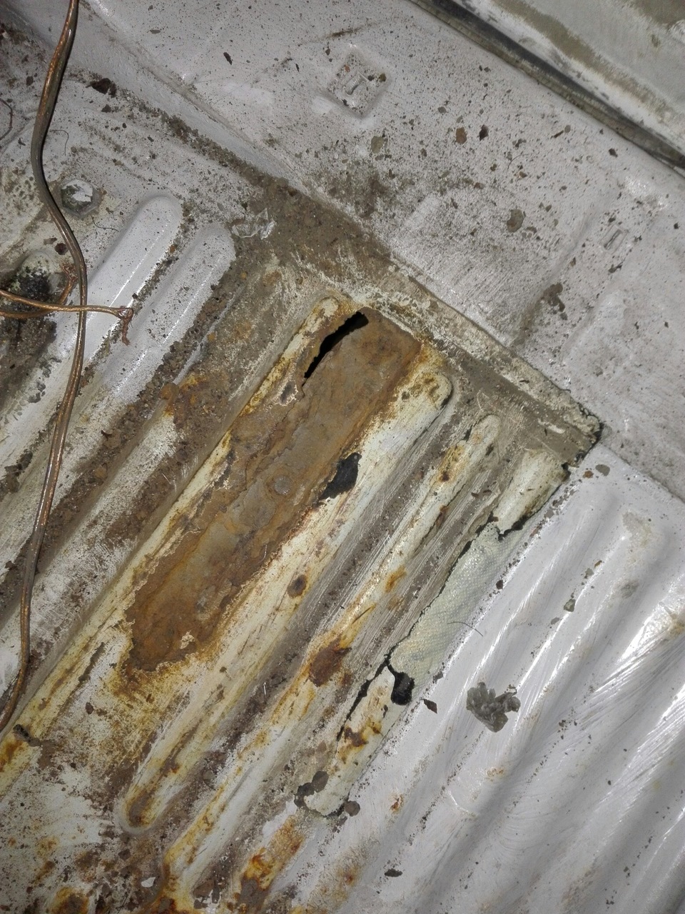 Вскрытие полов, или как я нашел черную дыру и заглянул в нее ...