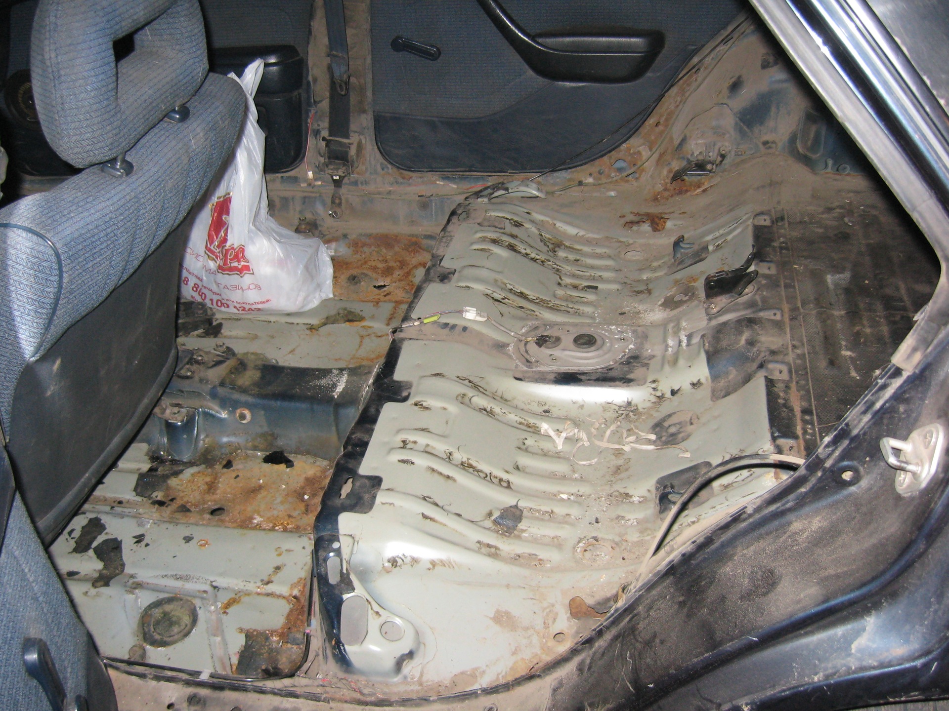 Started  - Toyota Carina II 15 L 1988