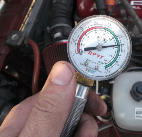 Замер коипрессии на ваз2107. Какая компрессия в двигателе ваз 2107. Ваз компрессия 11. Замер компрессии ваз 2107 инжектор. Компрессия ваз 2107.