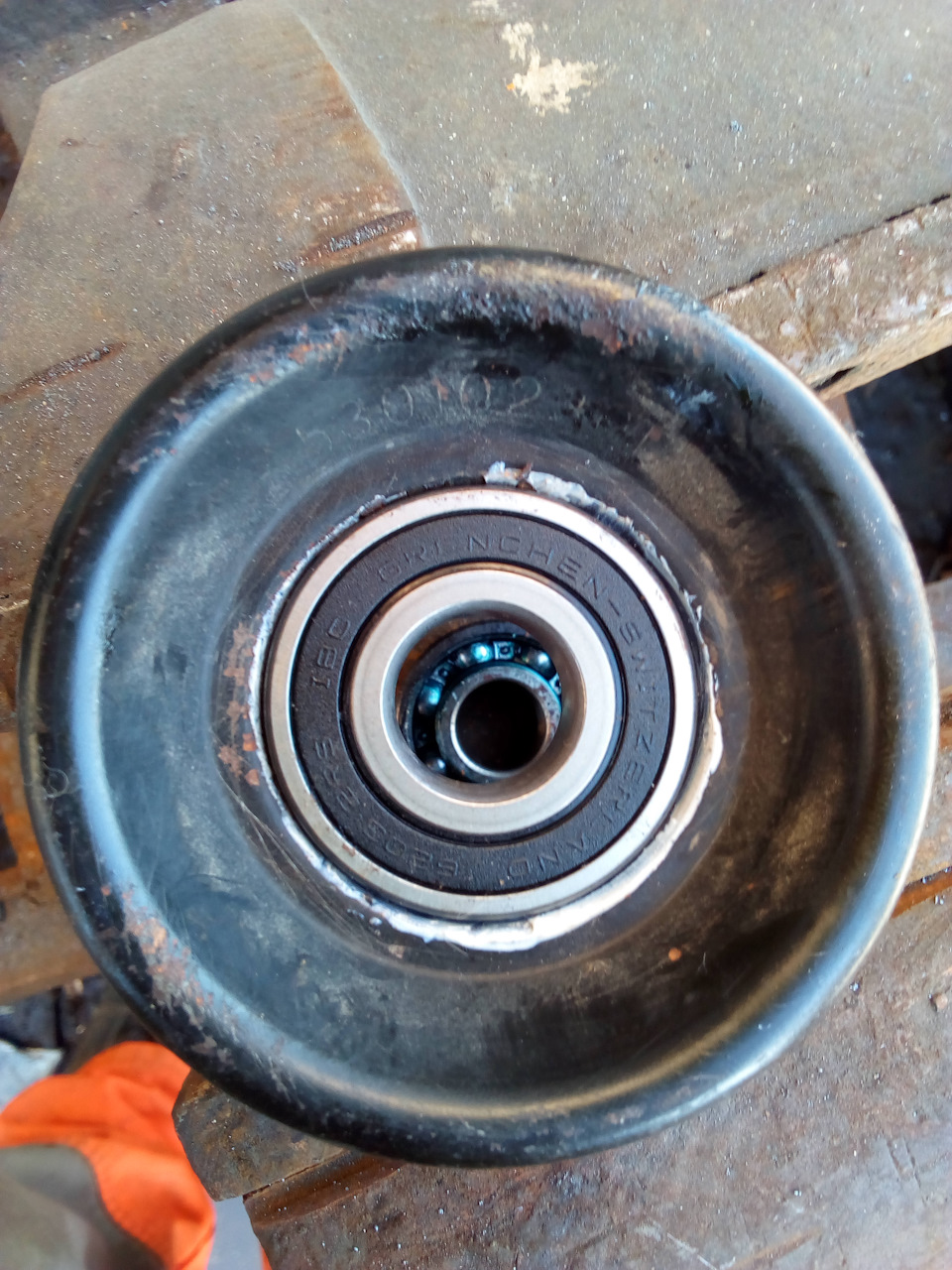 Замена подшипника в обводном ролике — Jeep Grand Cherokee (WJ), 4 л ...