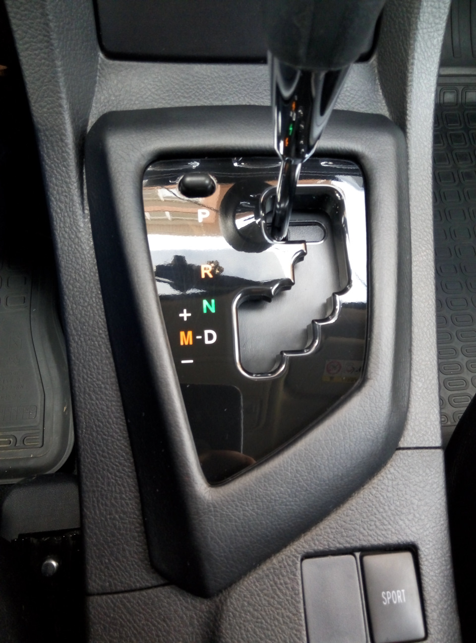 Как снять панель коробки передач Панель АКПП - Toyota Corolla (160), 1,6 л, 2014 года своими руками DRIVE2