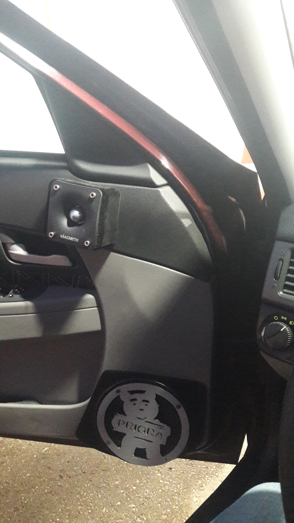 грили на колонки — Lada Приора хэтчбек, 1,6 л, 2008 года | тюнинг | DRIVE2