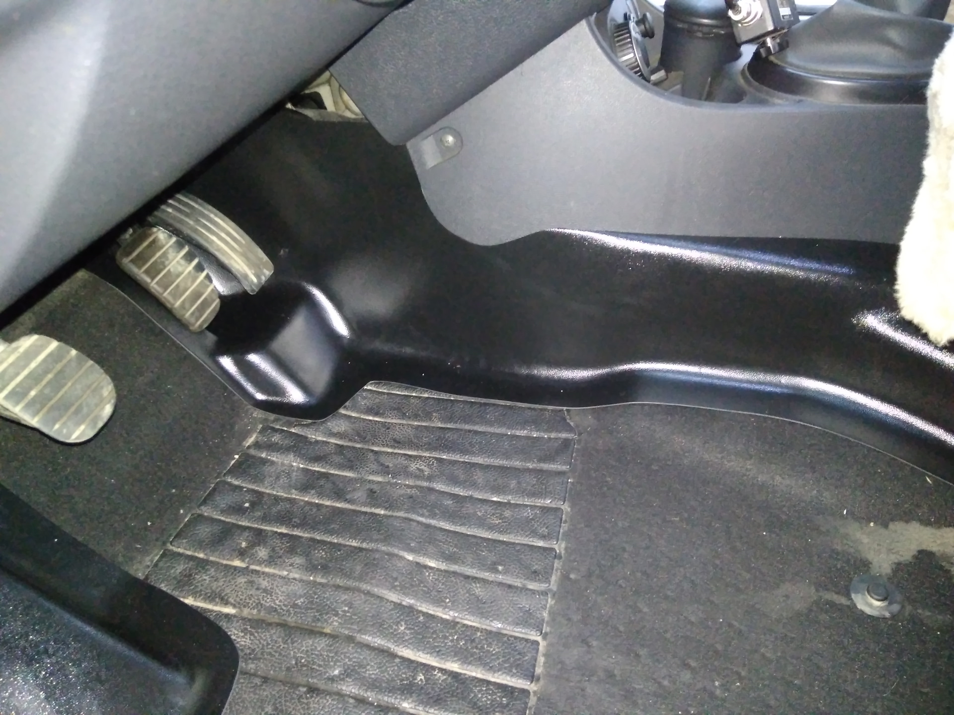 под педалью газа