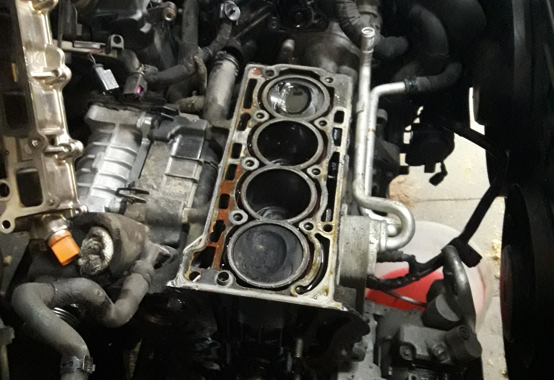 Tsi двигатель ремонт. Двигатель Volkswagen 1,4 TSI. CHPA 1.4 TSI. 1.4 TSI 150. Блок двигателя 1.4 TSI 150 Л.С.