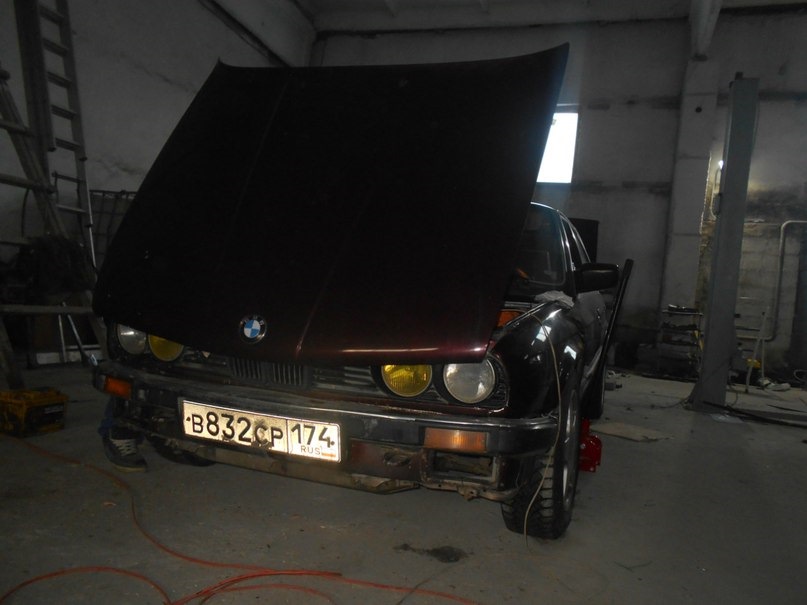 BMW e30 328i 5MT замена блока управления двигателем и моторной проводки ...