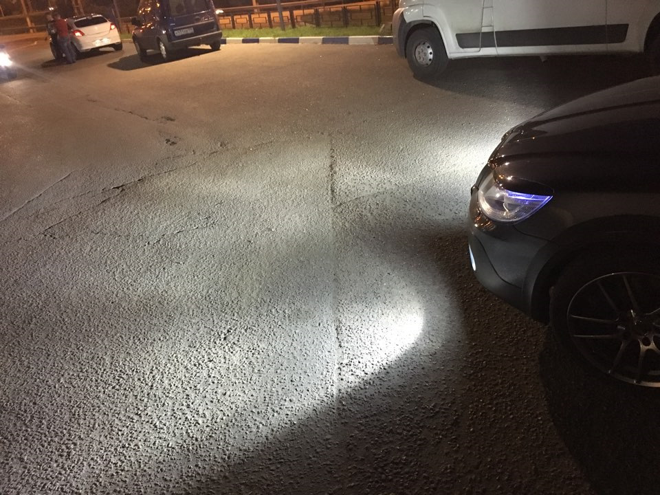 Несколько фото как светят led лампы в ПТФ — Skoda Octavia Scout A5 Mk2 ...