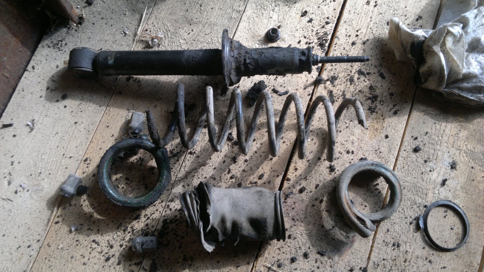 Замена задних армотизаторов. — DRIVE2