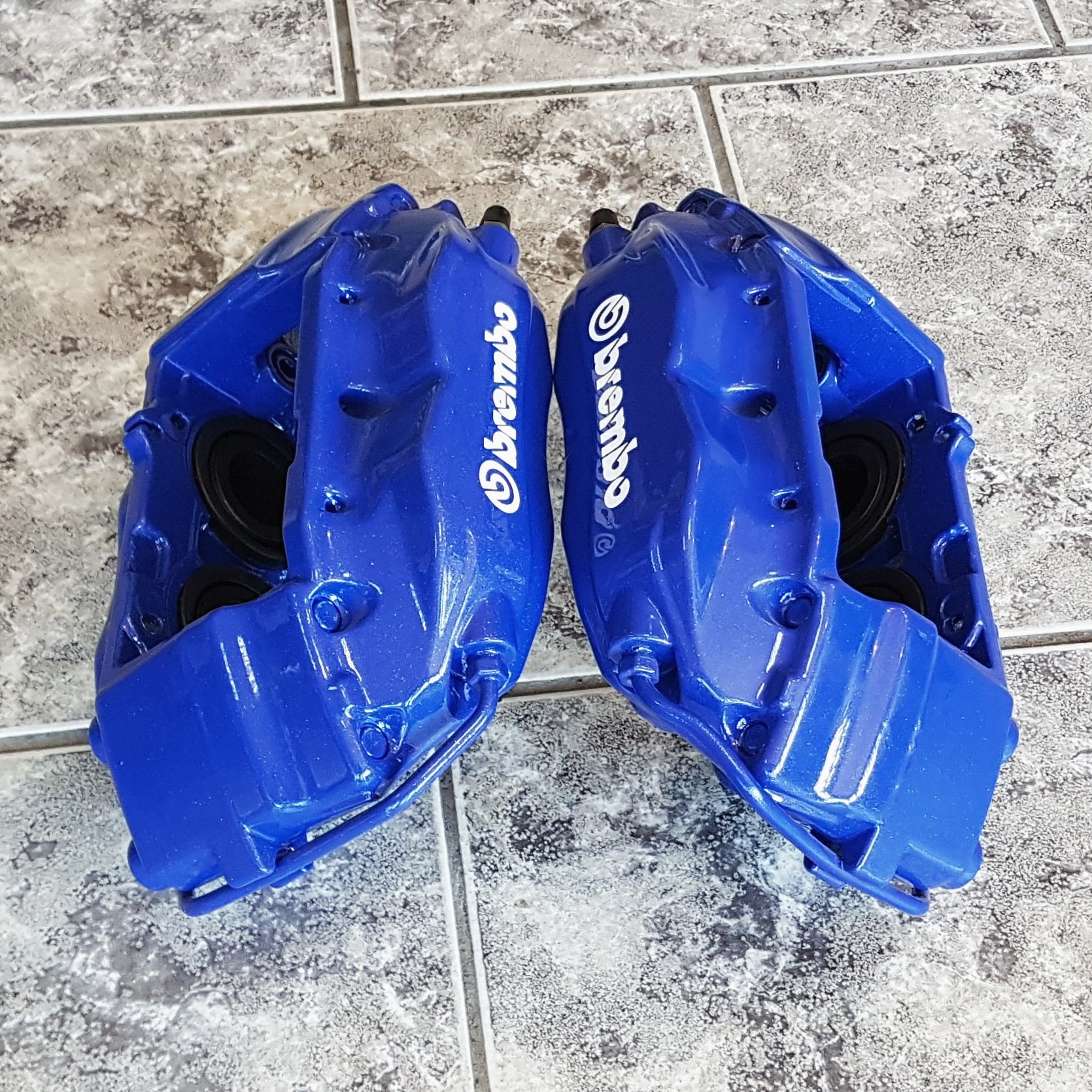 4 поршневые суппорта brembo