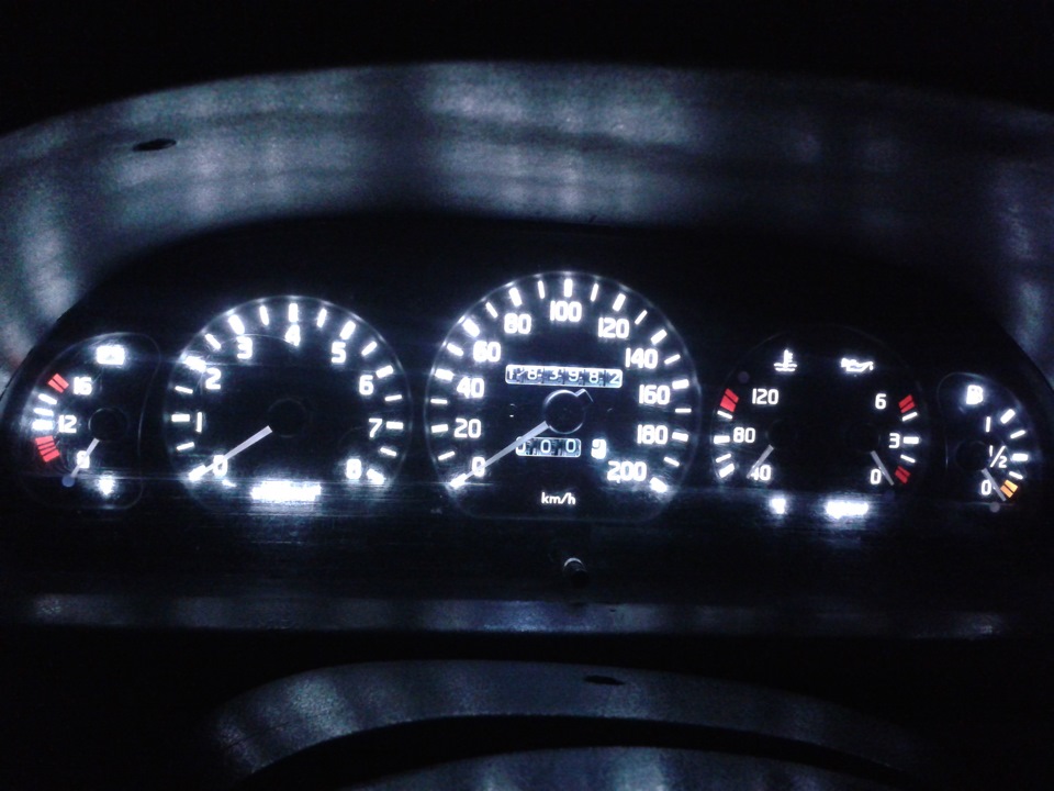подсветка приборки — ГАЗ 3110, 2,3 л, 2002 года | тюнинг | DRIVE2