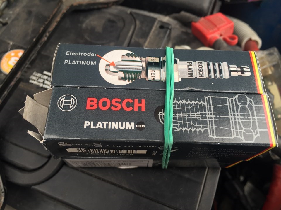 Свечи bosch platinum. Свечи бош платинум плюс. Бош платинум r6. Свечи зажигания Bosch Platinum Plus. Свечи бош платинум r3.