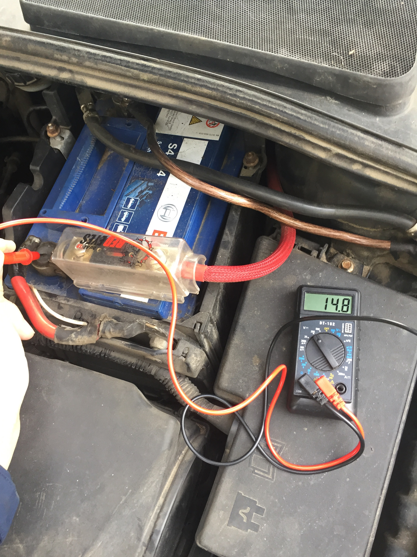 Battery 15. Заряд АКБ Форд фокус 2. Hg15 аккумулятор. Аккумулятор в 15 аутлендере. Автономный дизельный отопитель с зарядкой аккумуляторов.