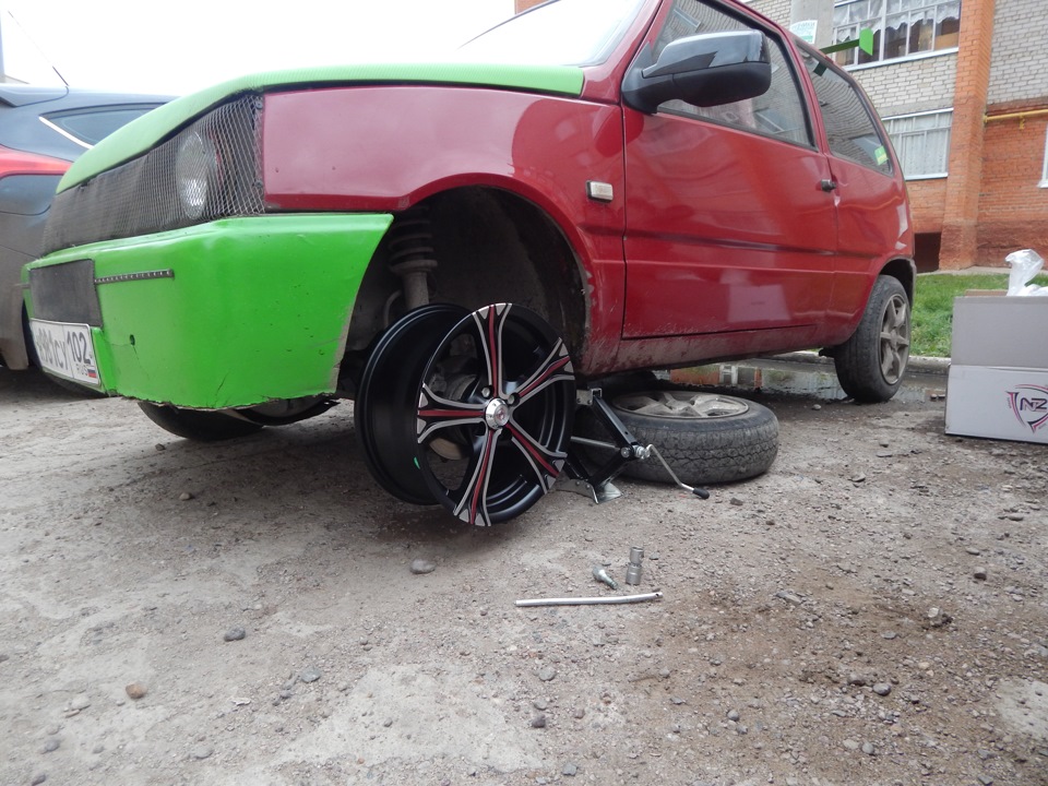 Диски на R15 примерка — Lada 11113 Ока, 0,8 л, 2000 года | колёсные ...