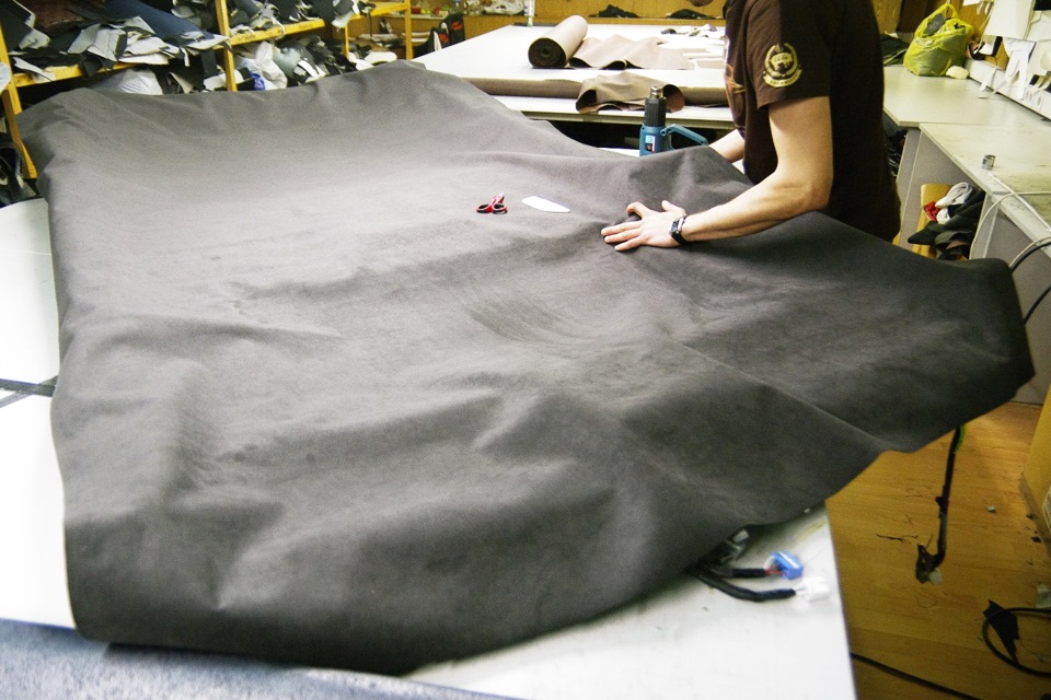 Поклейка потолка в чёрную алькантару для Лексус 570. — Куписалон на DRIVE2