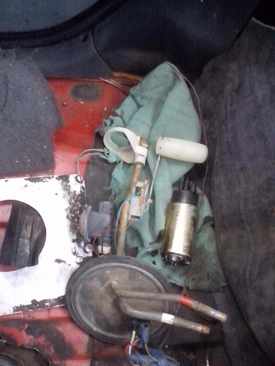 Замена датчика показания топлива ! — DRIVE2