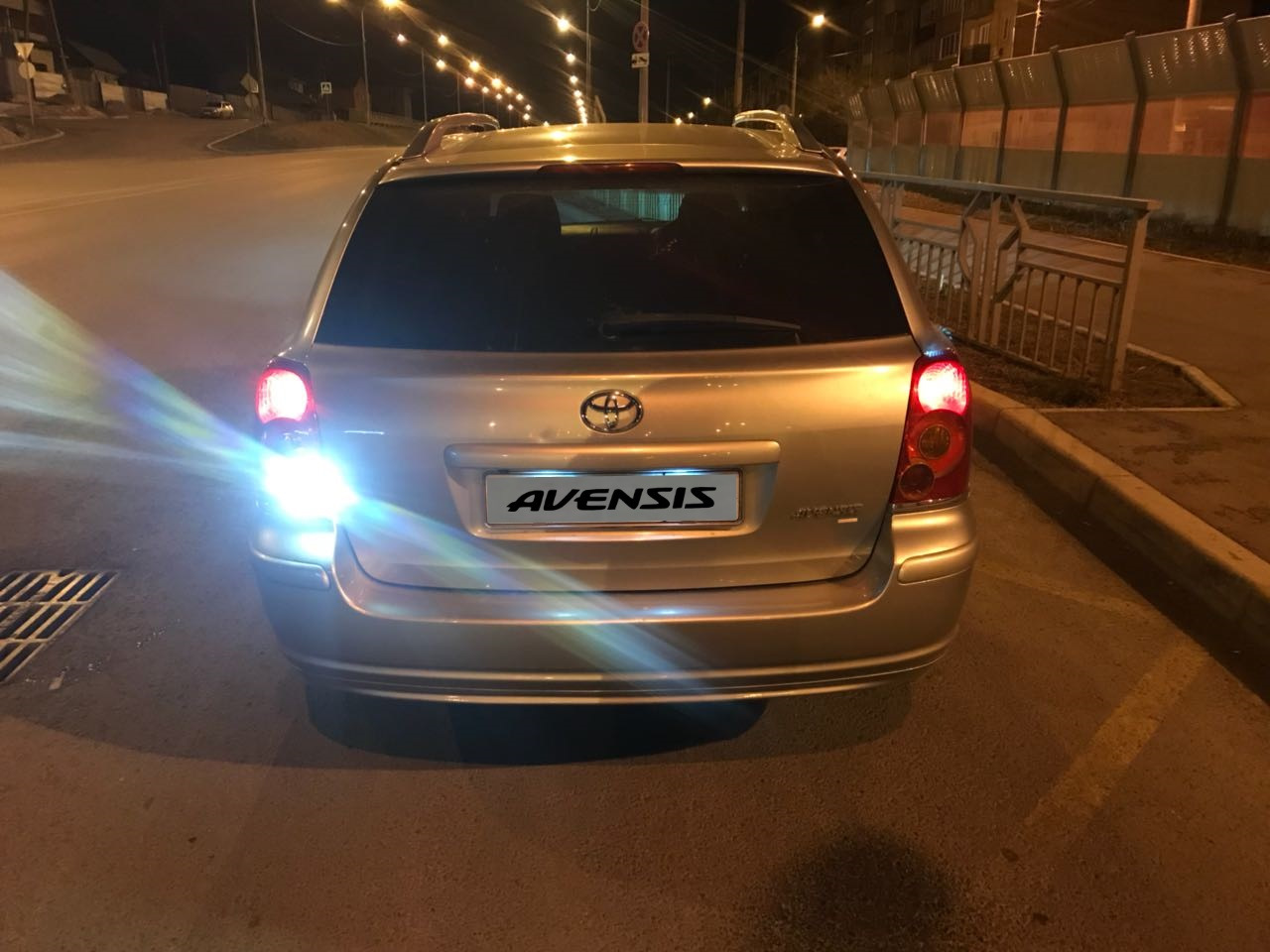 задний ход тойота авенсис