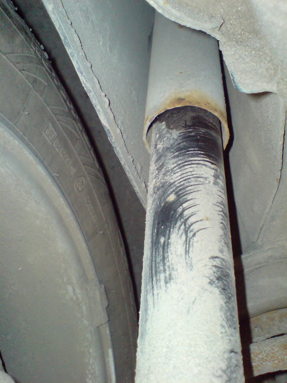 Похоже потек амортизатор — Daewoo Lanos, 1,5 л, 2004 года | наблюдение ...