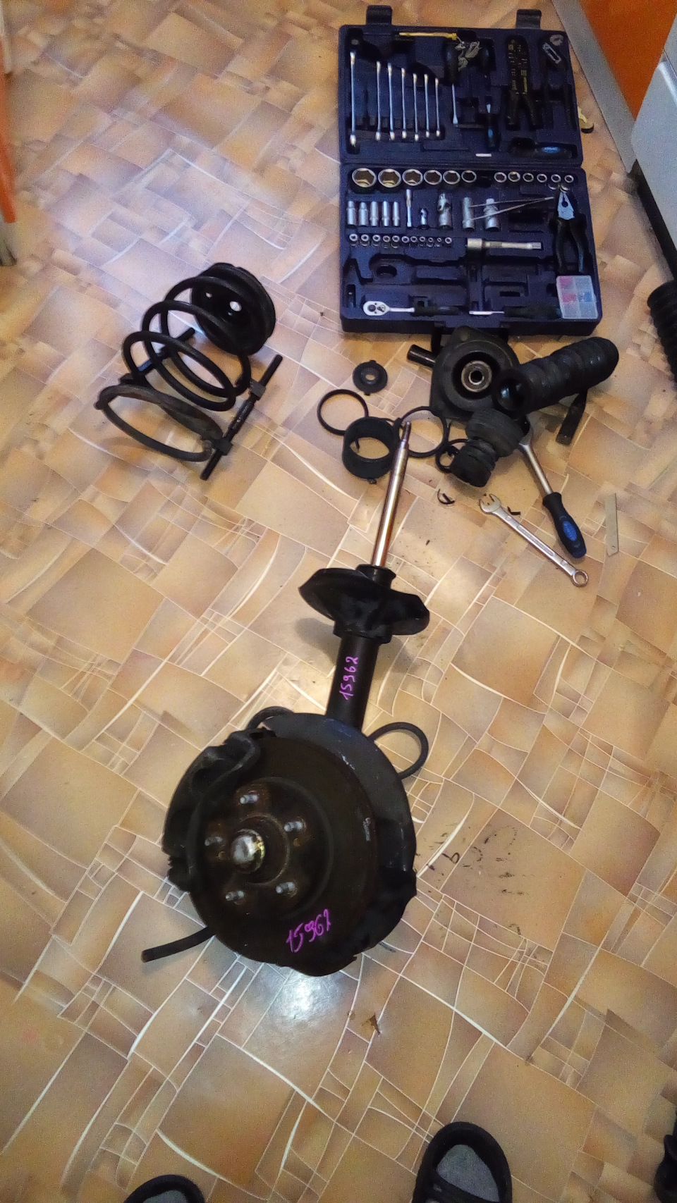 Пыльники стоек от таза — Nissan Cedric (7G), 2 л, 2000 года | своими ...