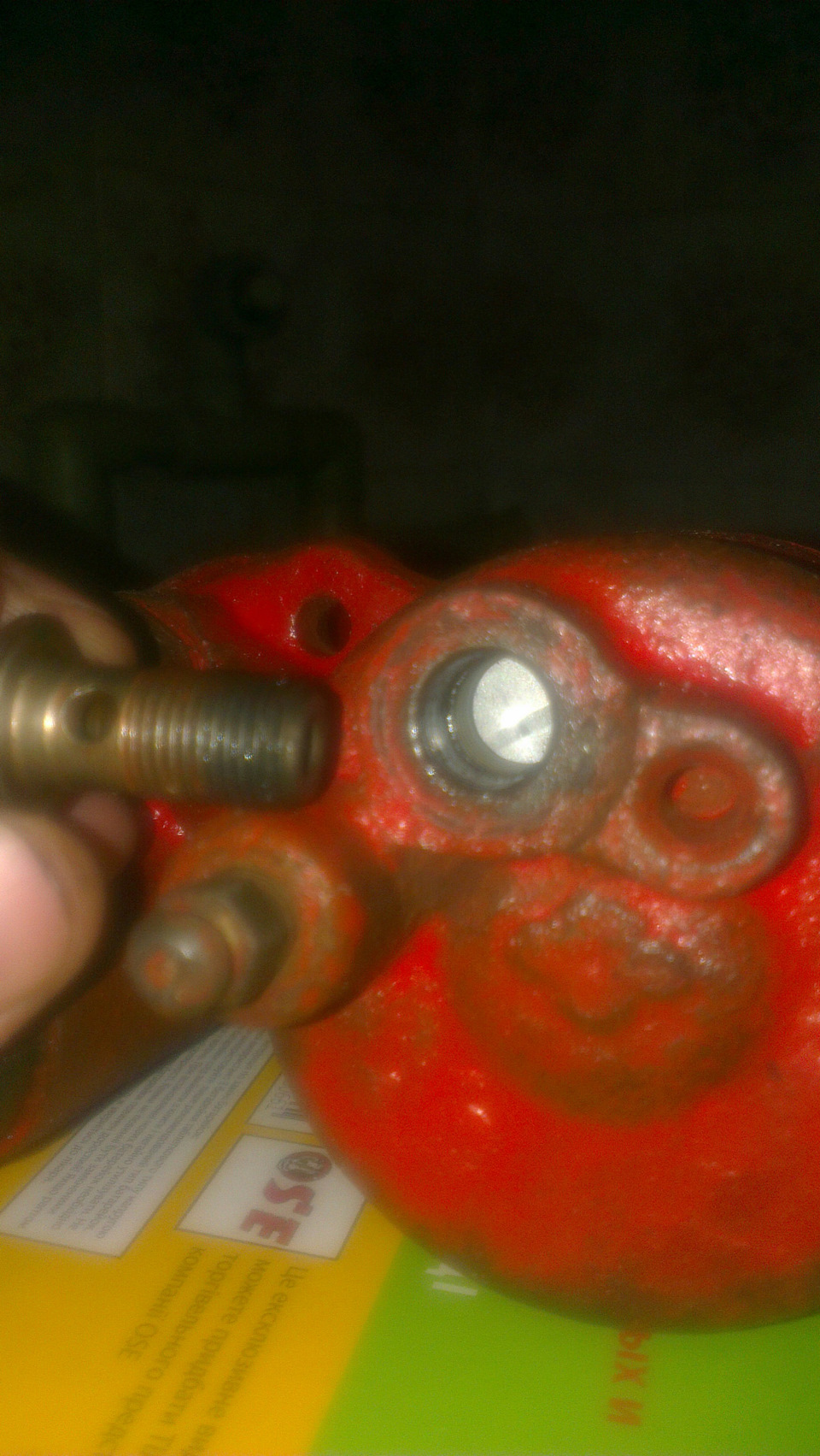 помогите! скрутил резьбу на суппорте — Mazda 323 V, 1,5 л., 1995 года ...