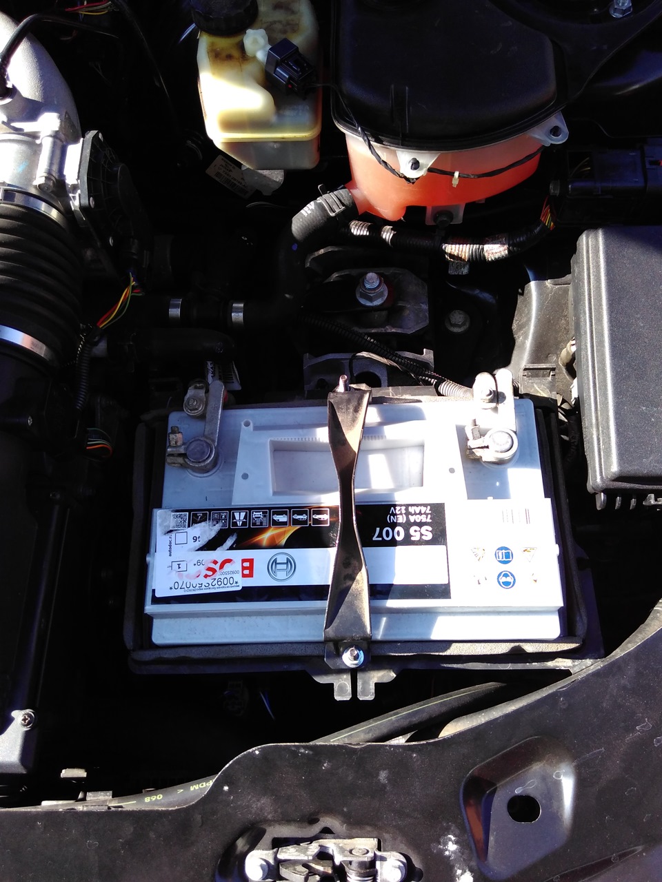 Вспомогательная аккумуляторная батарея jaguar f-pace. Акб на ягуар x type. Jaguar x type 2. X type аккумулятор. X type аккумулятор.