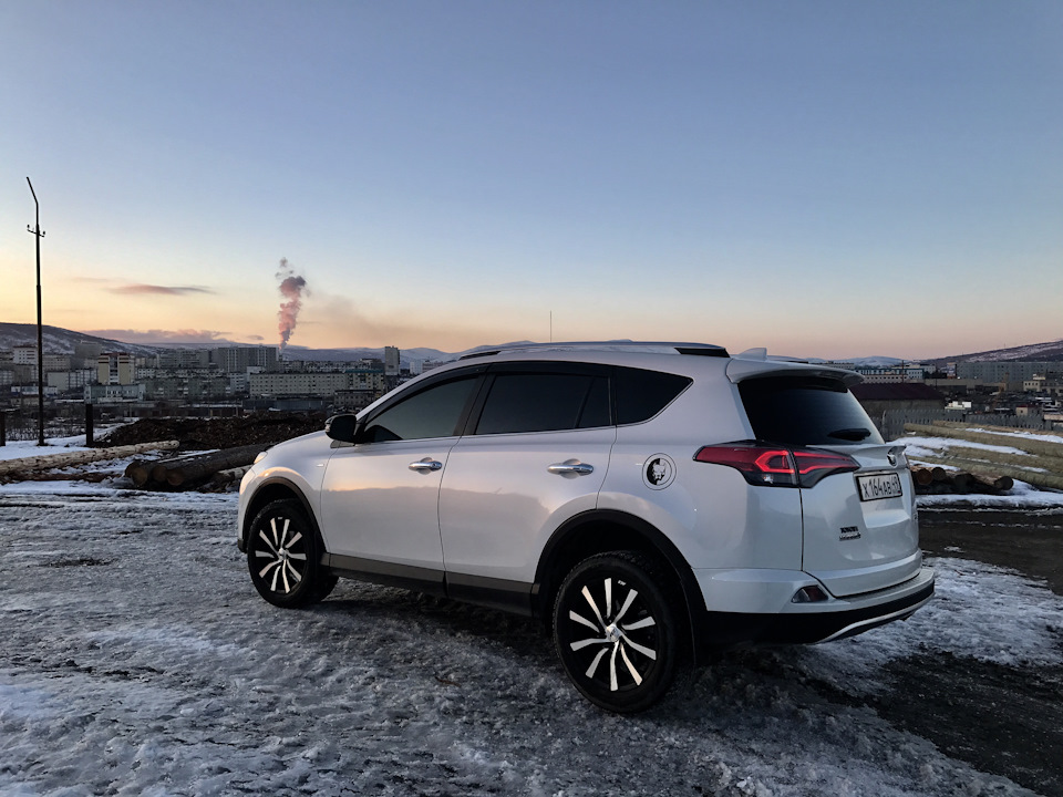 Фото в бортжурнале Toyota RAV4 (IV)