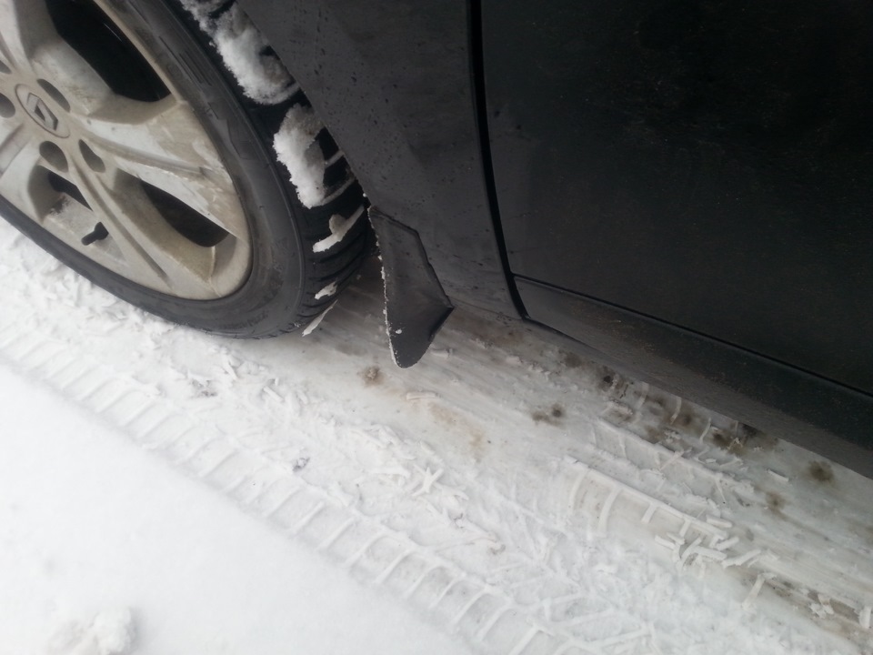 Брызговики… — Renault Megane III, 1,5 л, 2010 года | кузовной ремонт ...