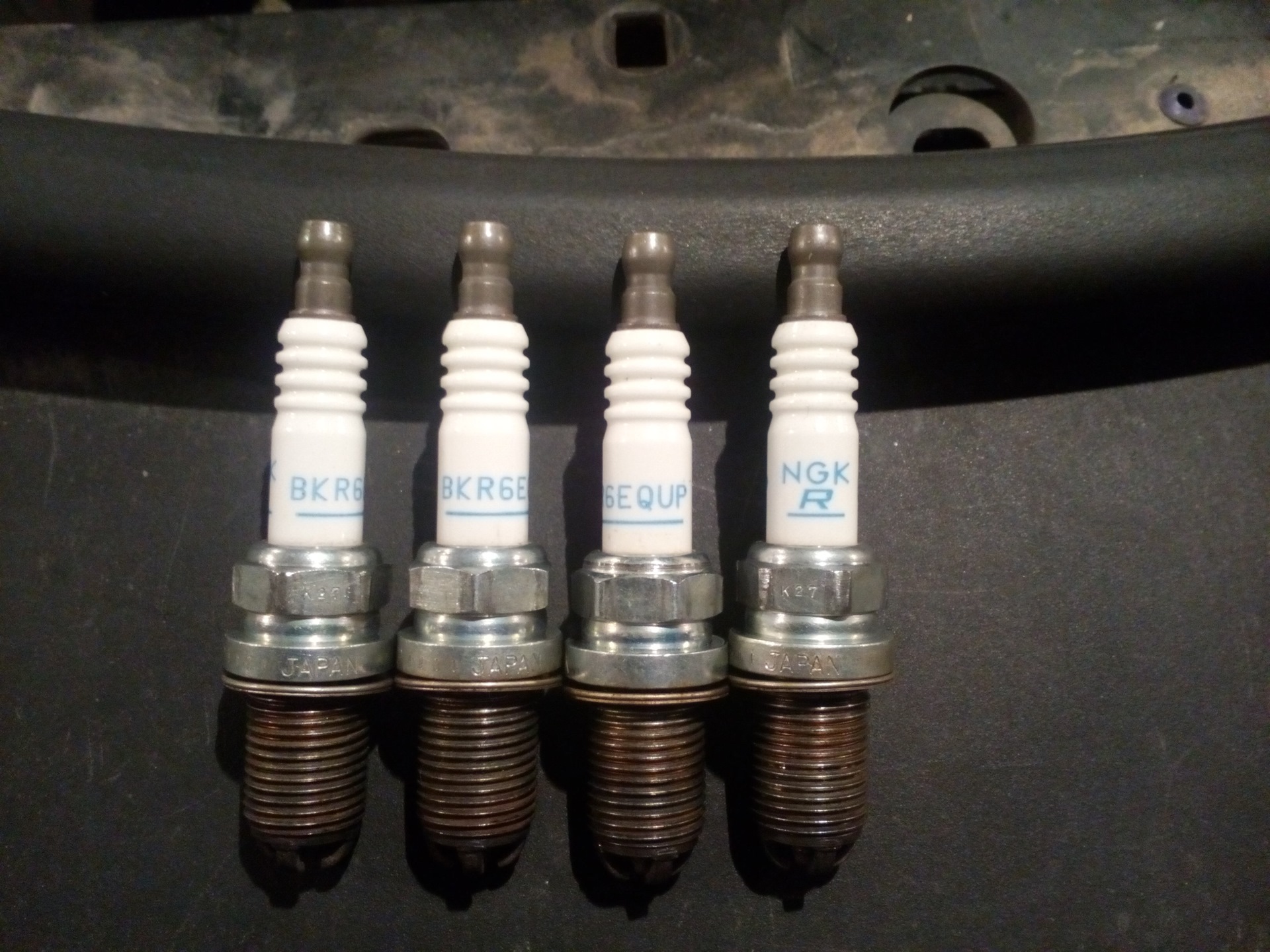 Свеча и форсунка в одном корпусе. 058133551f оригинал. 058133551 аналог. Экран свечи форсунки. Свеча форсунка.