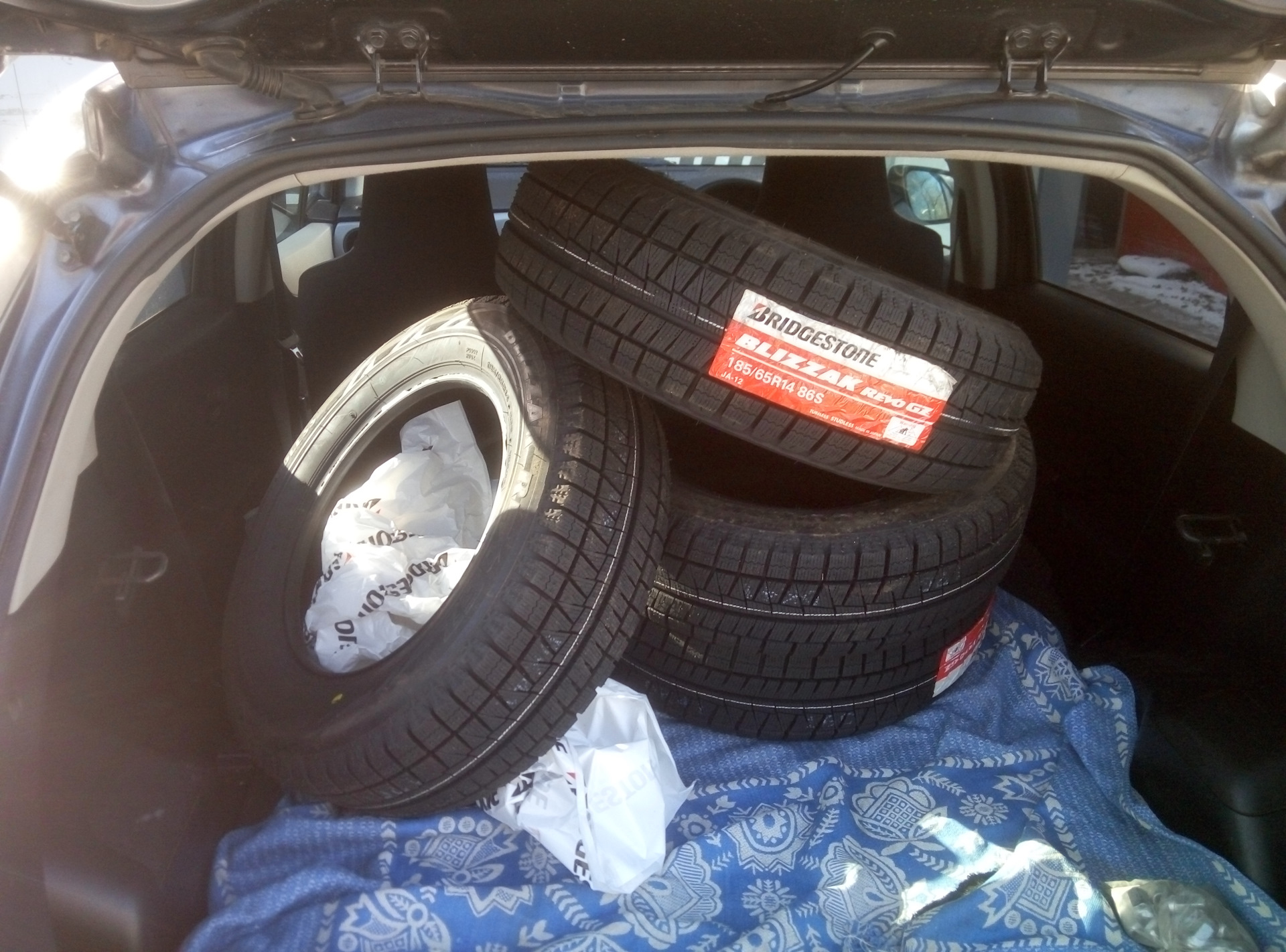 Зимние шины Bridgestone Blizzak Revo GZ — Toyota Vitz (130), 1,3 л, 2011  года | шины | DRIVE2