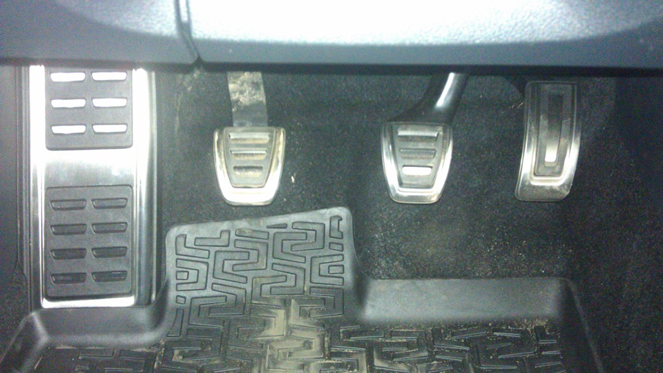 Накладка для отдыха левой ноги RS — Skoda Octavia A7 Mk3, 1,4 л, 2013 ...