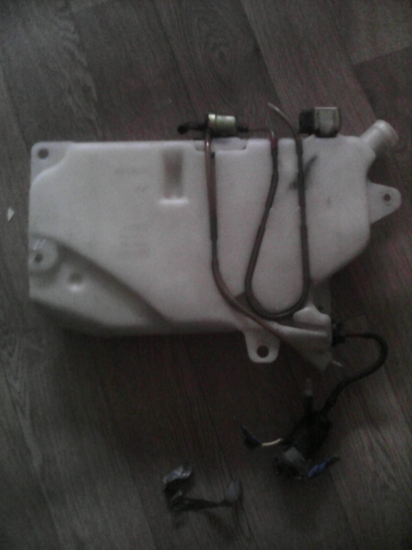 Не работает омыватель, течет бачок омывателя. — DRIVE2