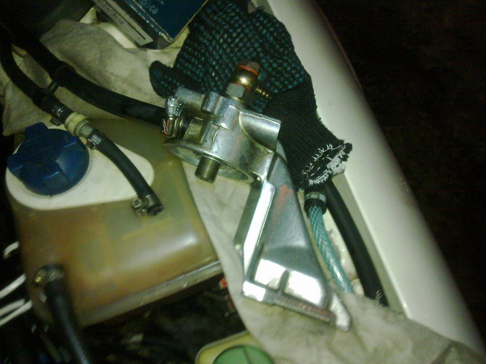 Узел топливного фильтра дизеля — Audi A6 (C4), 2,5 л, 1997 года ...