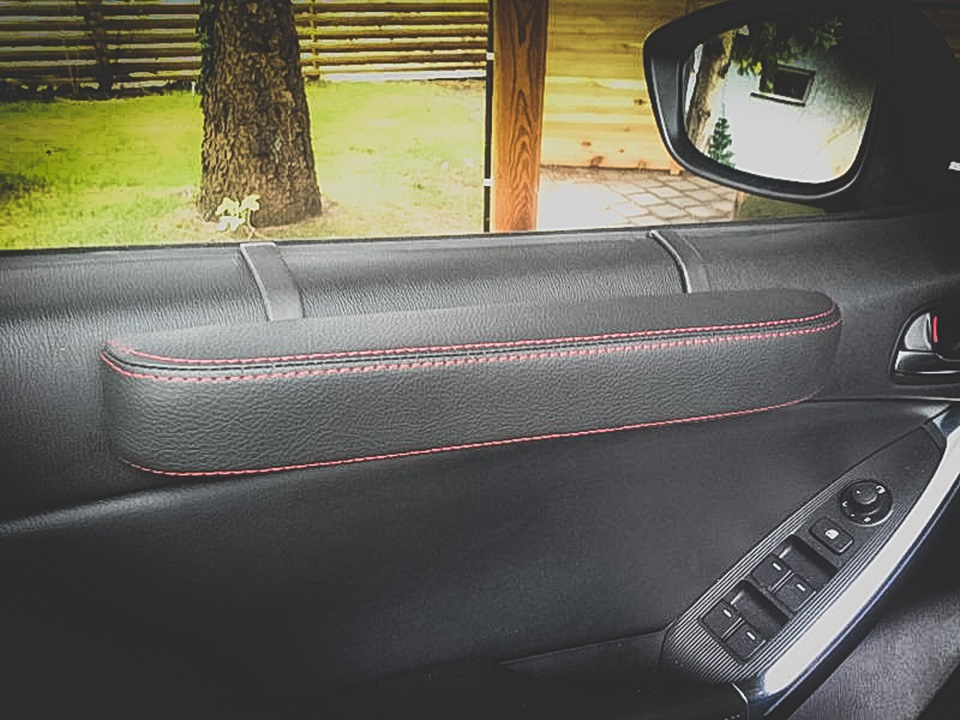 Подлокотник под левую руку. Подлокотник под левую руку на дверь авто. Подлокотник левый дверной аутлендер 3. Подлокотник под левую руку. Автомобильный подлокотник под левую руку.