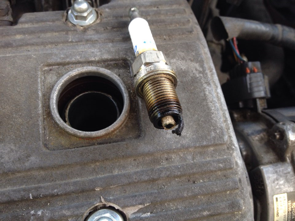 Сгорела свеча (((((( — Toyota Carina E, 1,6 л, 1993 года | поломка | DRIVE2