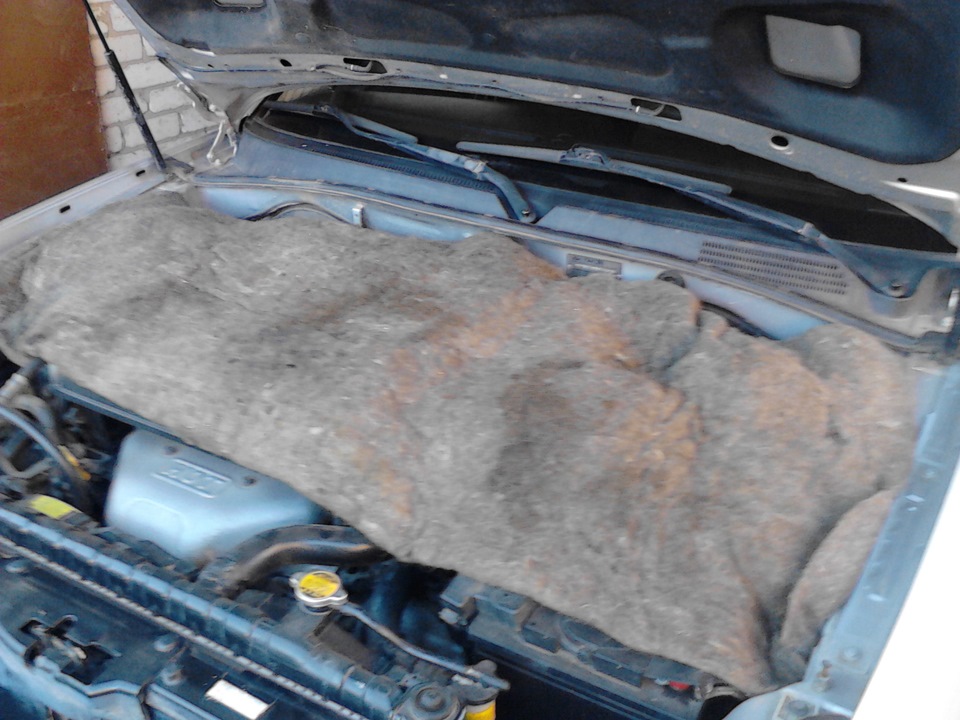 автоодеяло на тойота fielder. утеплитель войлок под капот автомобиля. войлок утеплитель для автомобиля. войлочный утеплитель для двигателя. автоодеяло войлок.