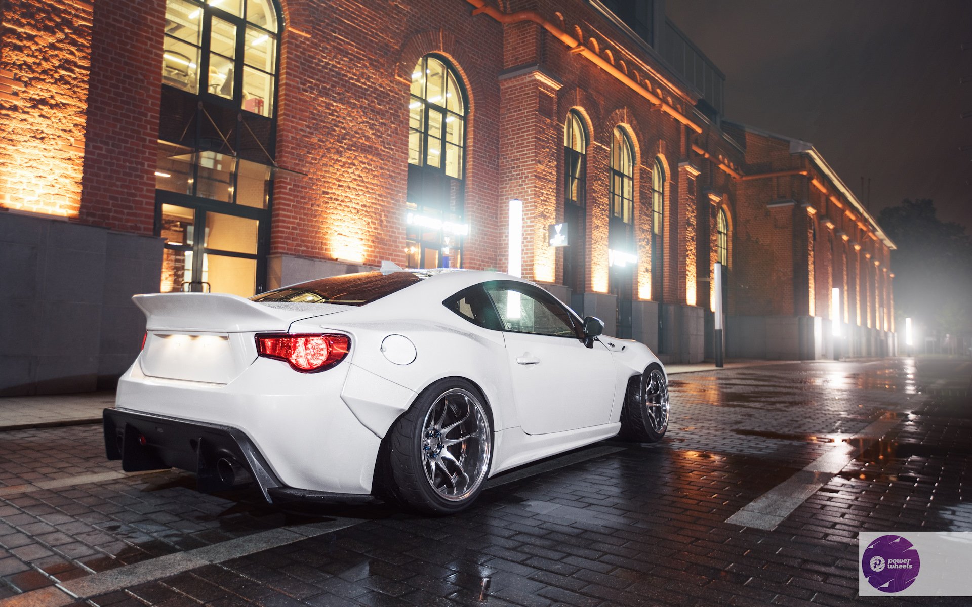 Тойота gt 86 ночью