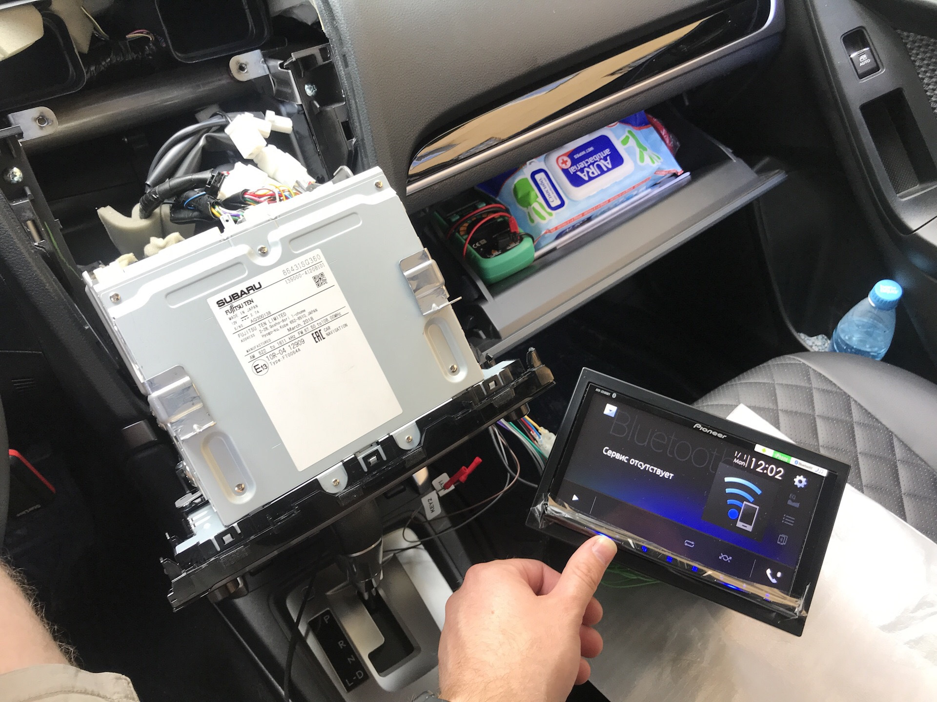 Глонасс в машине. Магнитола teyes на инфинити q50. Глонасс трекер. Андроид магнитола в шевроле нива. Оборудование глонасс для автомобиля.