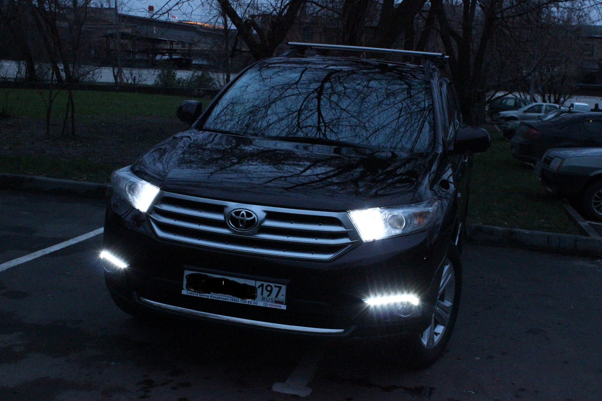 Toyota highlander 2011 противотуманная фара. Поворотники на toyota highlander 2012. Ходовые огни highlander 2011. Дхо тойота хайлендер 2012. Ходовые огни хайлендер.