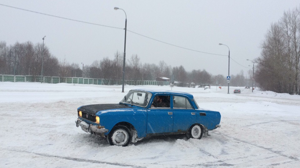Вампирский дрифт. — Москвич 2140, 1,5 л, 1977 года | покатушки | DRIVE2
