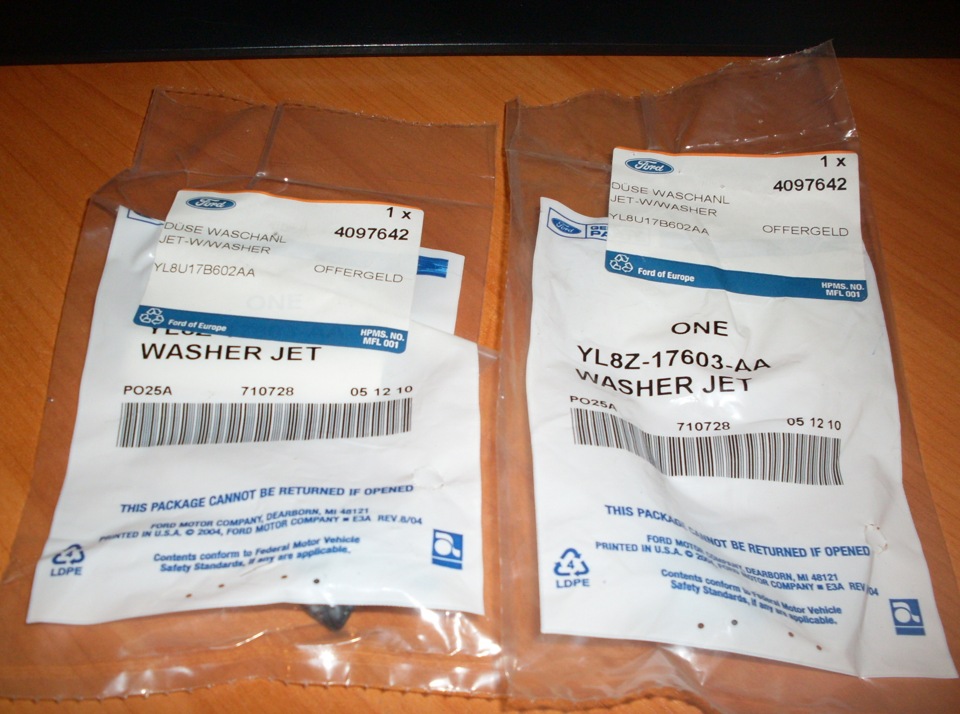 Запчасти на фото: YL8U17B602AA, YL8Z17603AA, 4097642. Фото в бортжурнале Mazda Protege (FH4H)