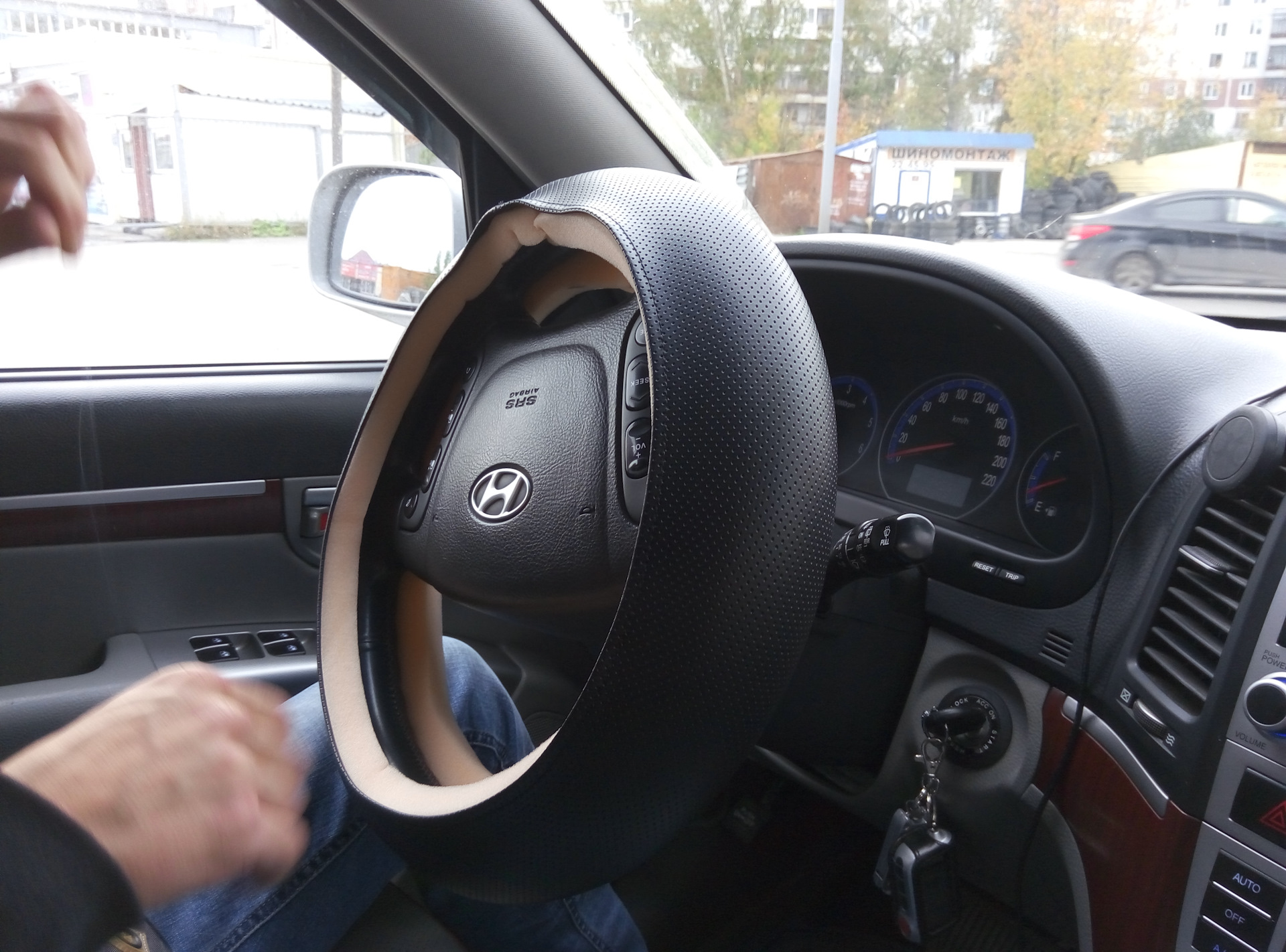 Диаметр руля санта фе классик. Санта фе оплетка на руль. Руль санта фе 2004. Руль санта фе 1. Оплётка на руль hyundai santa fe 2013.