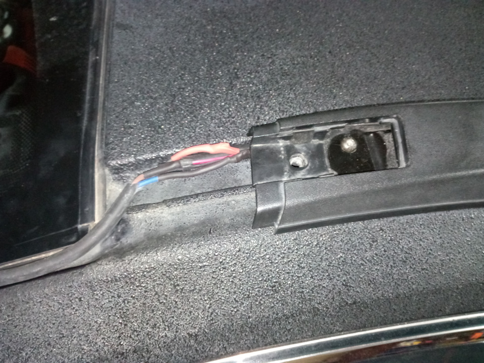 Электрик спаял провода с трехжильным проводом купленным в магазине, и посадил контакты на термо усадку. — Great Wall Hover