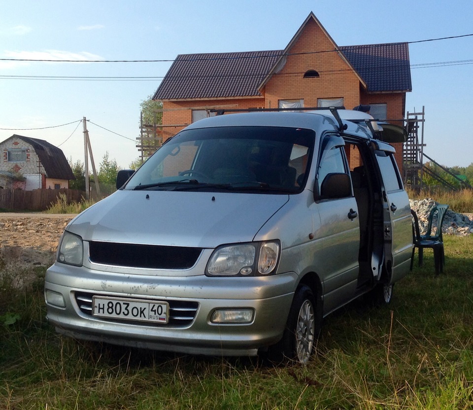 Toyota ace noah. Решетка радиатора Lite Ace Noah. Решетка радиатора Таун айс Ноах. Намордник Тойота тоунайс.