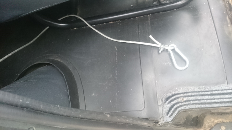 Пропускаем трос на карабин. — УАЗ 315195 Hunter